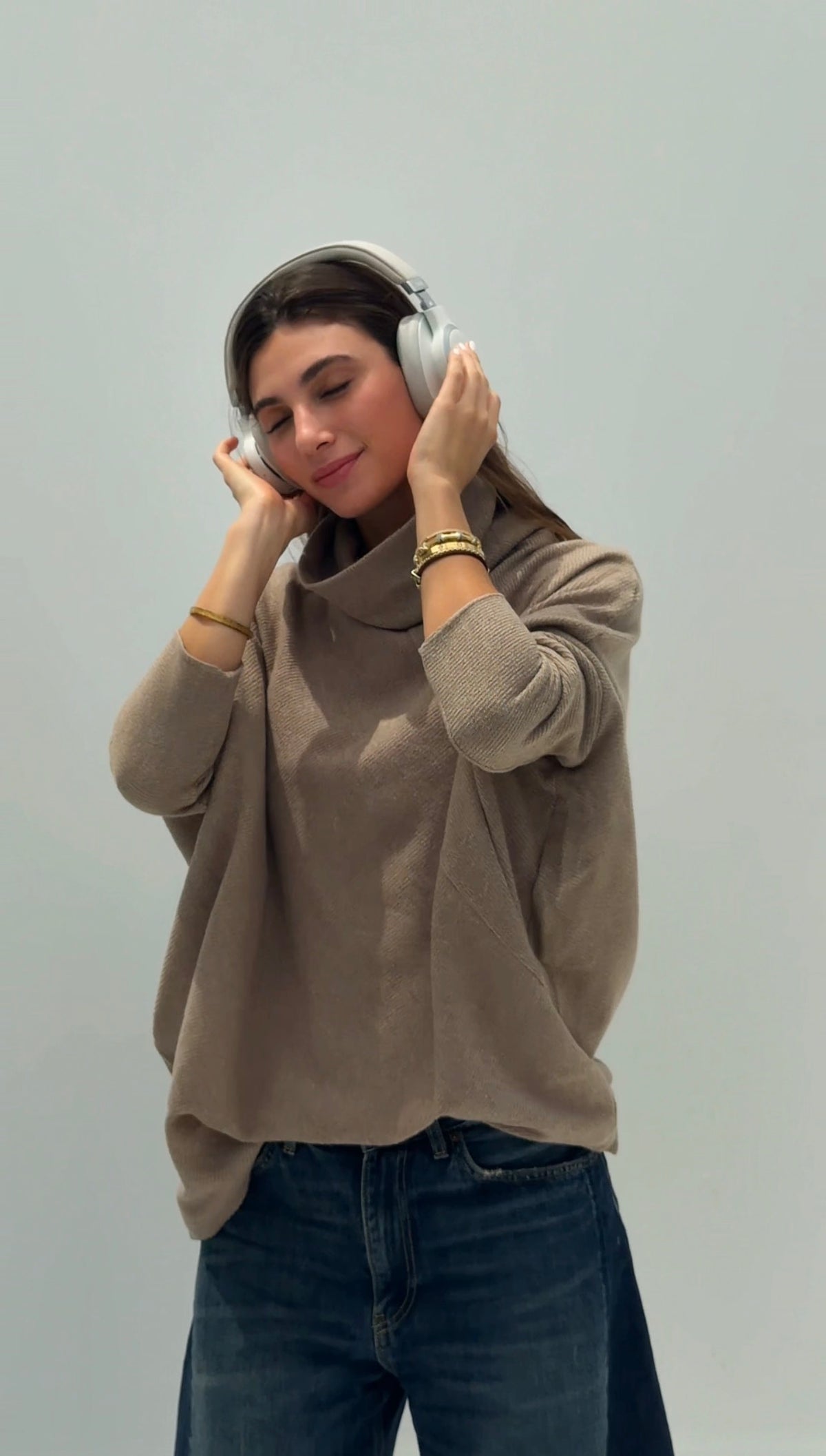 Dark beige basic pullover
